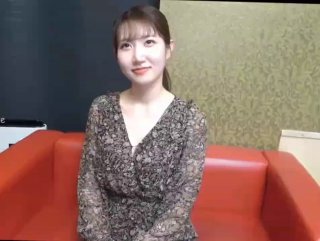 人妻半夜睡不着觉，约人来家里让她把心情哼成淫叫声～
